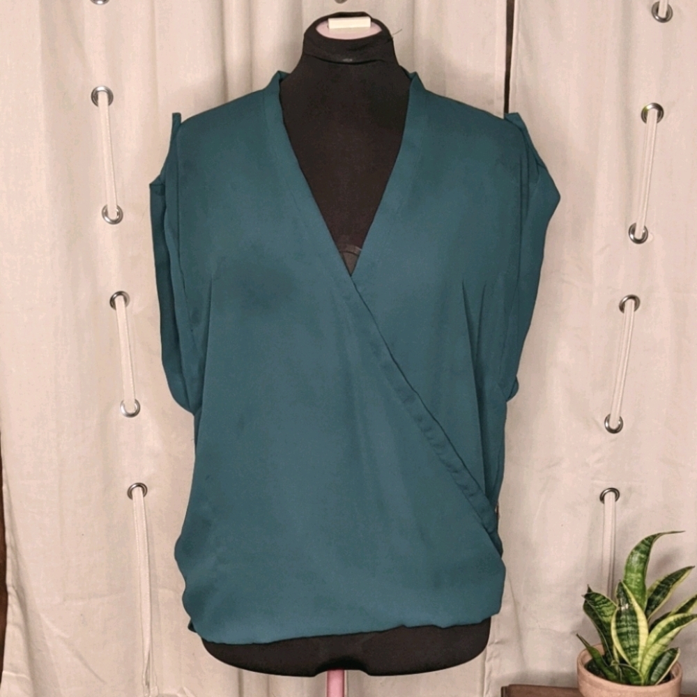 🌊3/$15 Olive & Oak faux wrap teal blouse Large